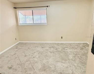 6310 Newtown Circle - Photo Thumbnail 20