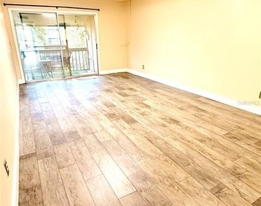 6310 Newtown Circle - Photo Thumbnail 4