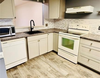 6310 Newtown Circle - Photo Thumbnail 2