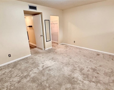 6310 Newtown Circle - Photo Thumbnail 14