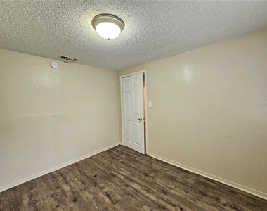 1504 E 99th Avenue - Photo Thumbnail 5