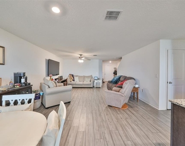 5311 New Friendship Place - Photo Thumbnail 4