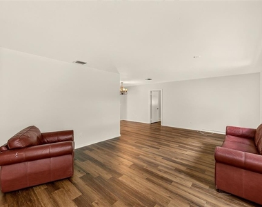 303 Saint Augustine Avenue - Photo Thumbnail 3