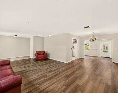 303 Saint Augustine Avenue - Photo Thumbnail 5
