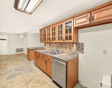 303 Saint Augustine Avenue - Photo Thumbnail 16