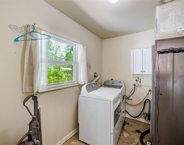 303 Saint Augustine Avenue - Photo Thumbnail 30
