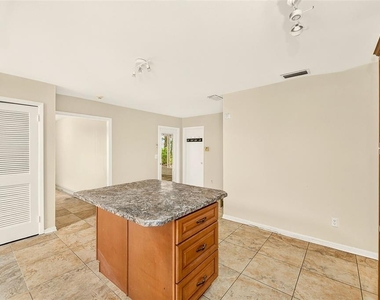 303 Saint Augustine Avenue - Photo Thumbnail 11