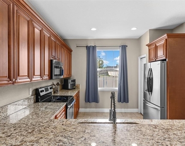 6804 N Himes Avenue - Photo Thumbnail 6