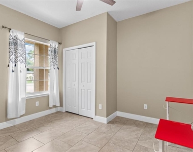 6804 N Himes Avenue - Photo Thumbnail 15