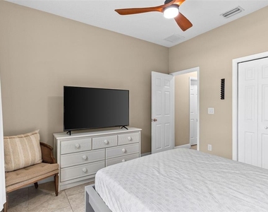 6804 N Himes Avenue - Photo Thumbnail 14