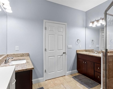 6804 N Himes Avenue - Photo Thumbnail 10