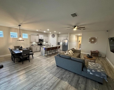 1127 Pipestone Place - Photo Thumbnail 8