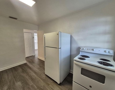 1726 W Chestnut Street - Photo Thumbnail 9