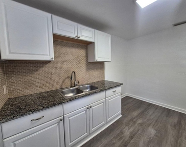 1726 W Chestnut Street - Photo Thumbnail 10