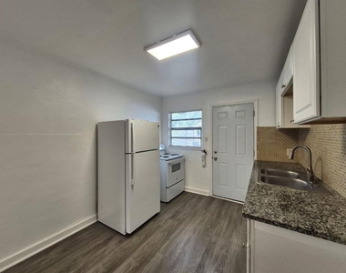 1726 W Chestnut Street - Photo Thumbnail 8