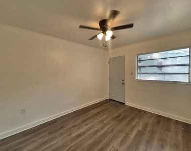 1726 W Chestnut Street - Photo Thumbnail 4