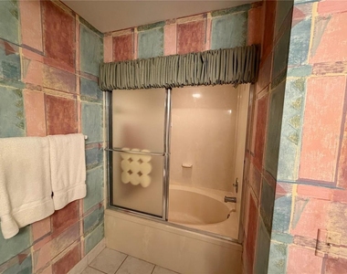 5701 Bahia Del Mar Circle - Photo Thumbnail 16