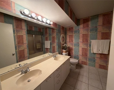 5701 Bahia Del Mar Circle - Photo Thumbnail 17