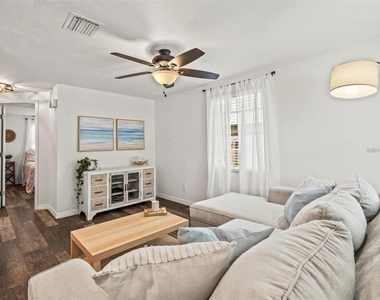 3138 W Varn Avenue - Photo Thumbnail 4
