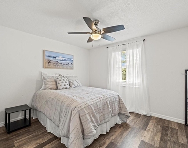 3138 W Varn Avenue - Photo Thumbnail 7