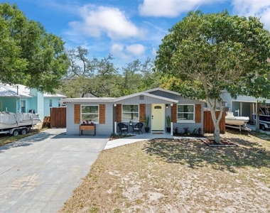 3138 W Varn Avenue - Photo Thumbnail 1