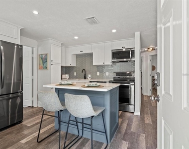 3138 W Varn Avenue - Photo Thumbnail 2
