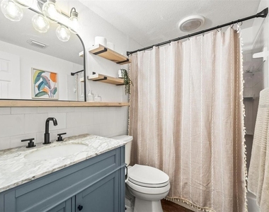 3138 W Varn Avenue - Photo Thumbnail 6