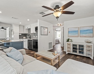 3138 W Varn Avenue - Photo Thumbnail 5