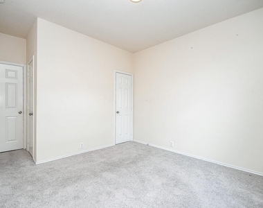3015 Darby Brook Drive - Photo Thumbnail 17