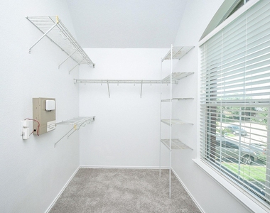 3015 Darby Brook Drive - Photo Thumbnail 11