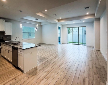 2065 Paragon Circle W - Photo Thumbnail 1