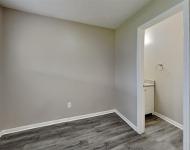 21884 Whispering Forest Drive - Photo Thumbnail 4