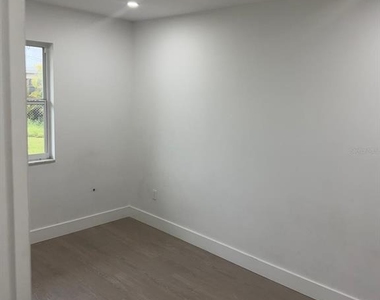 2288 Harbor Boulevard - Photo Thumbnail 8