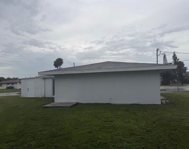 2288 Harbor Boulevard - Photo Thumbnail 5