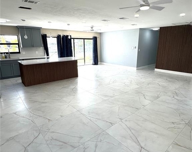 10708 Donbrese Avenue - Photo Thumbnail 14
