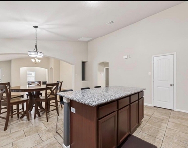 5703 Casa Martin Drive - Photo Thumbnail 9