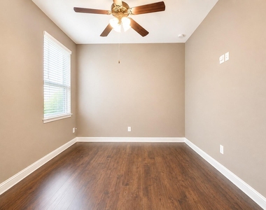 7742 Candlelight Park Lane - Photo Thumbnail 11