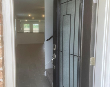 8111 Royal Palm Ct - Photo Thumbnail 1