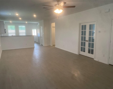 8111 Royal Palm Ct - Photo Thumbnail 2