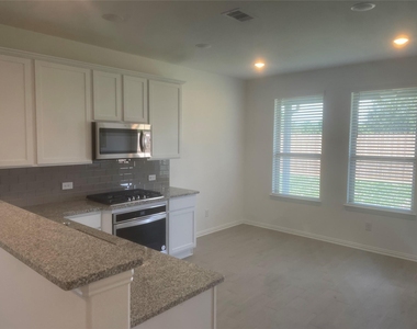 8111 Royal Palm Ct - Photo Thumbnail 6