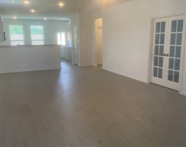 8111 Royal Palm Ct - Photo Thumbnail 11