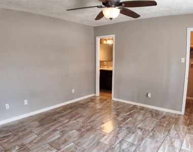 13624 Sableglen Street - Photo Thumbnail 11