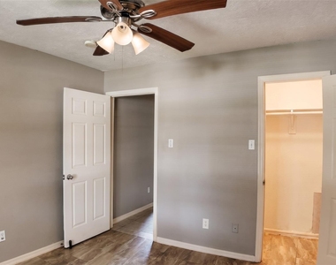 13624 Sableglen Street - Photo Thumbnail 19