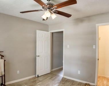 13624 Sableglen Street - Photo Thumbnail 18
