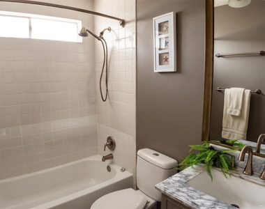 13624 Sableglen Street - Photo Thumbnail 16
