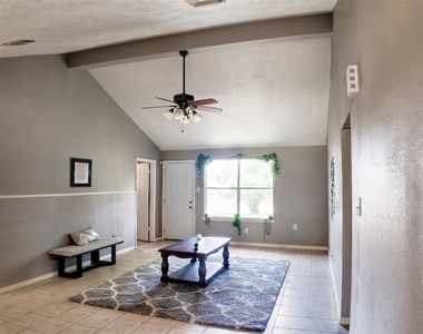 13624 Sableglen Street - Photo Thumbnail 3