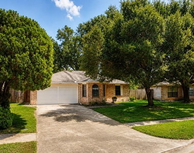 13624 Sableglen Street - Photo Thumbnail 28
