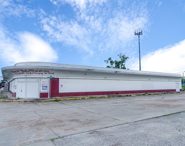 2900 Luell Street - Photo Thumbnail 2