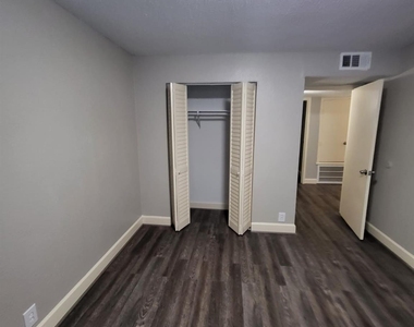 11002 Hammerly Boulevard - Photo Thumbnail 7
