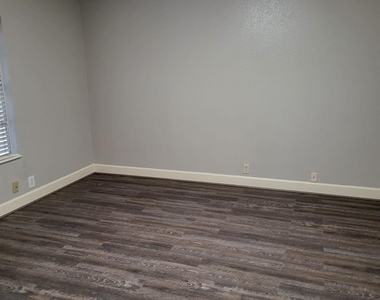 11002 Hammerly Boulevard - Photo Thumbnail 10